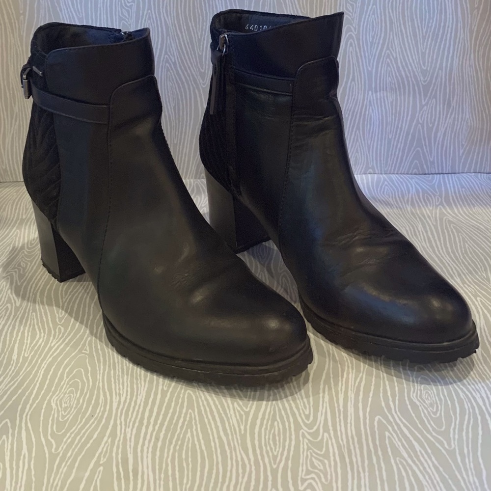 Geox Amphibiox waterproof black boots with good traction